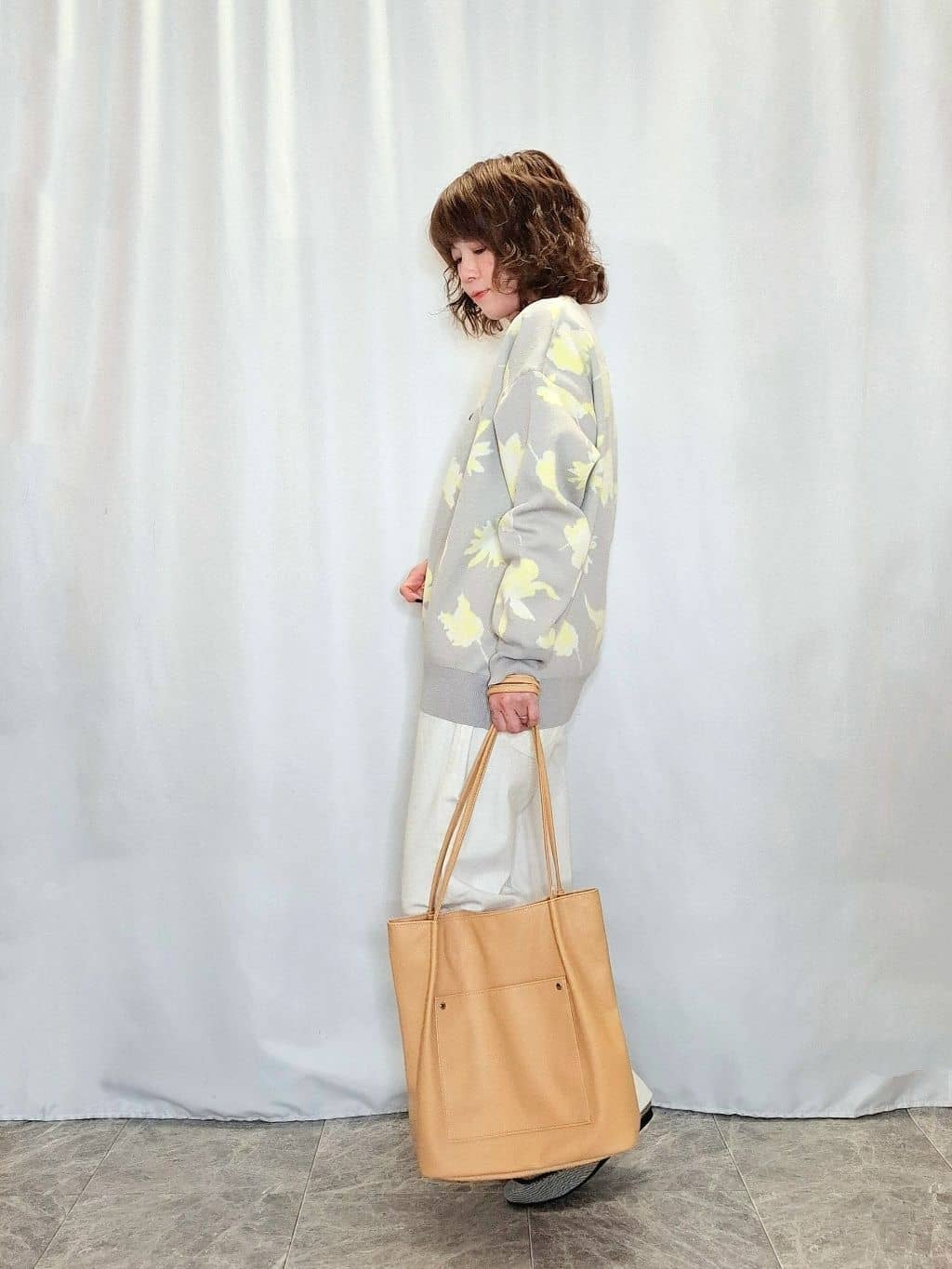 ぬーさんの「SHOO･LA･RUE｜【洗濯機可/S-LL】ゆるシルエット 甘すぎない　大人の花柄もちもちニット」を使ったコーディネート