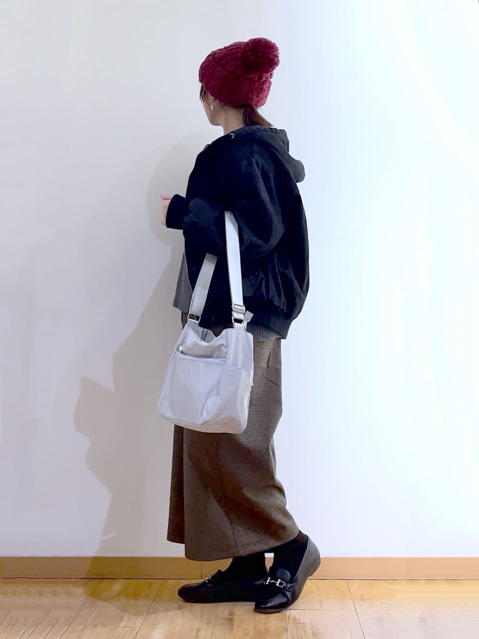 かのさんの「SHOO･LA･RUE｜【ダブルZIP】大人カジュアルスタイルに デニム中綿フーディーブルゾン」を使ったコーディネート