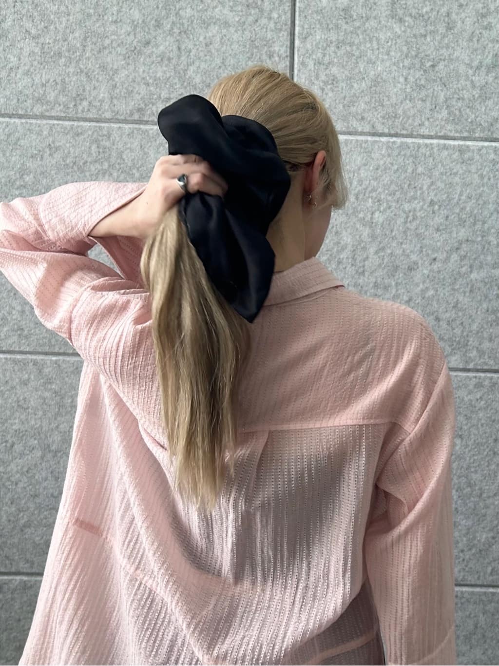honoka Aさんの「CODE A｜point neck ribbon shirts」を使ったコーディネート