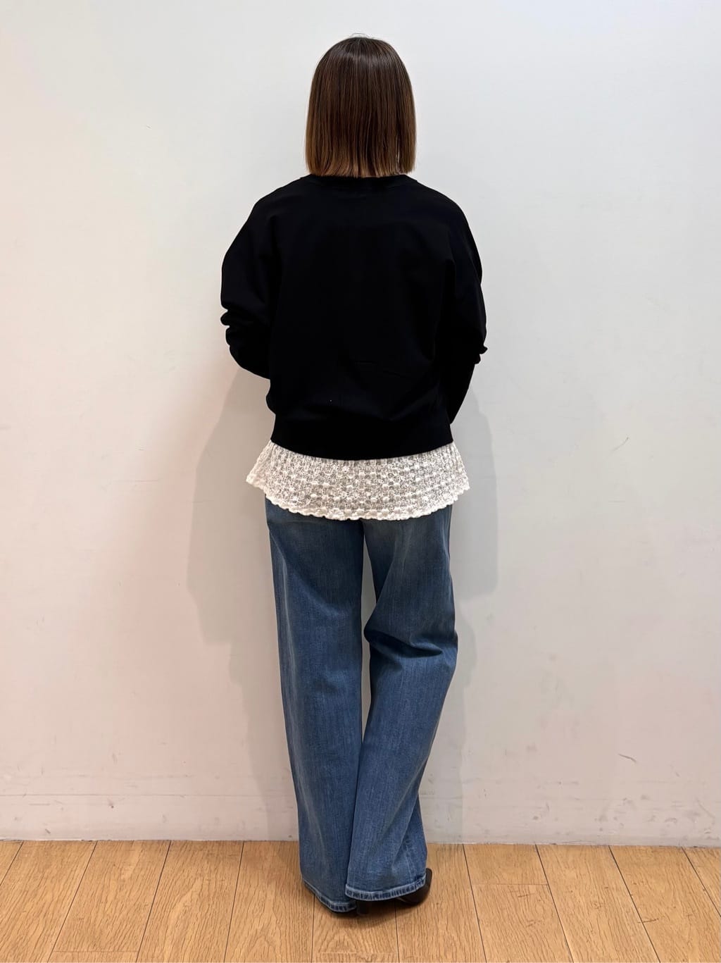 mikkoさんの「INDIVI｜【洗える／レイヤードにおすすめ】シャーリングレース ロングTシャツ」を使ったコーディネート