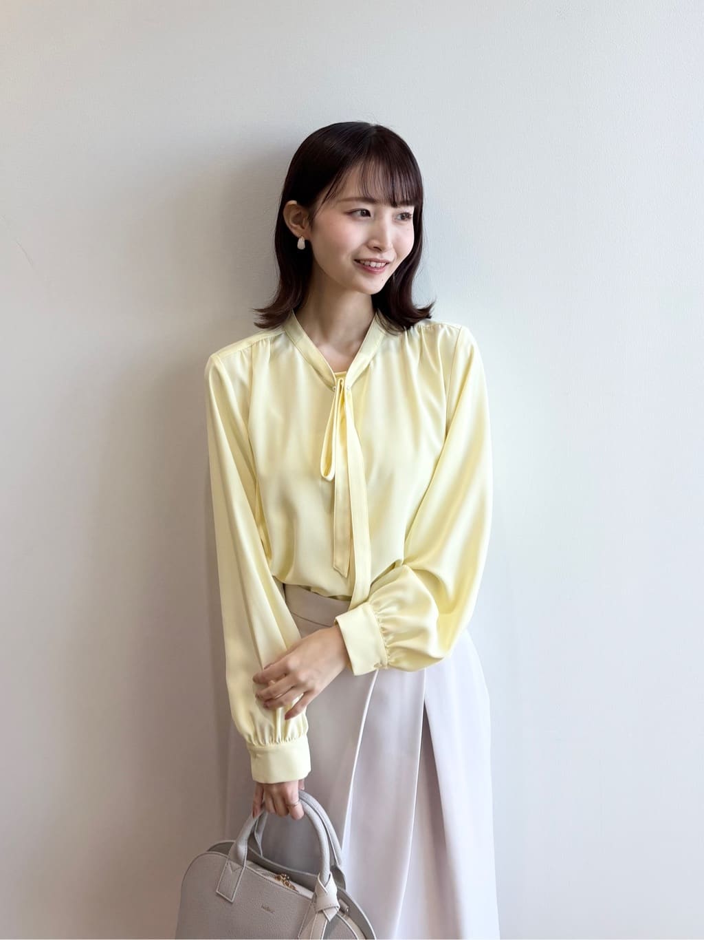 みさかさんの「index｜フェイクパールピンボウタイブラウス【洗濯機OK／イージーアイロン／ストレッチ】《XS-LL》」を使ったコーディネート