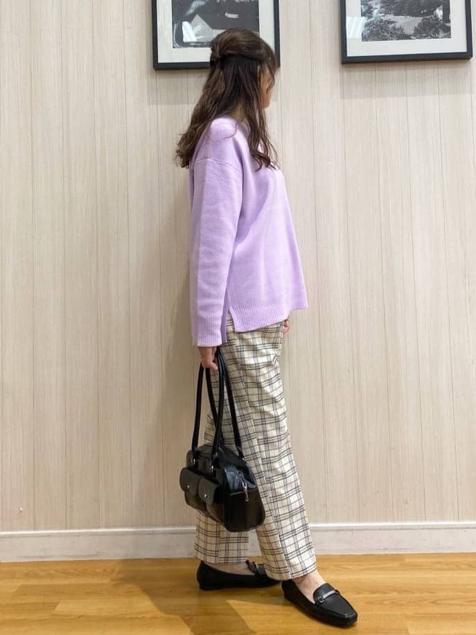 natsuさんの「SHOO･LA･RUE｜【洗濯機可/セットアップ可】さりげないラメ使いで差をつける クルーネックニット」を使ったコーディネート