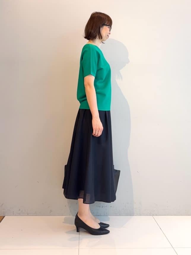 murayamaさんの「INDIVI｜【接触冷感／洗える／SETUP可能】シアーシャンブレータックフレアスカート」を使ったコーディネート