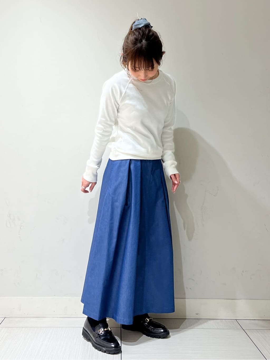 じゅんさんの「DRESSTERIOR｜【接触冷感/吸水速乾】クールタッチ デニムライク タックスカート」を使ったコーディネート