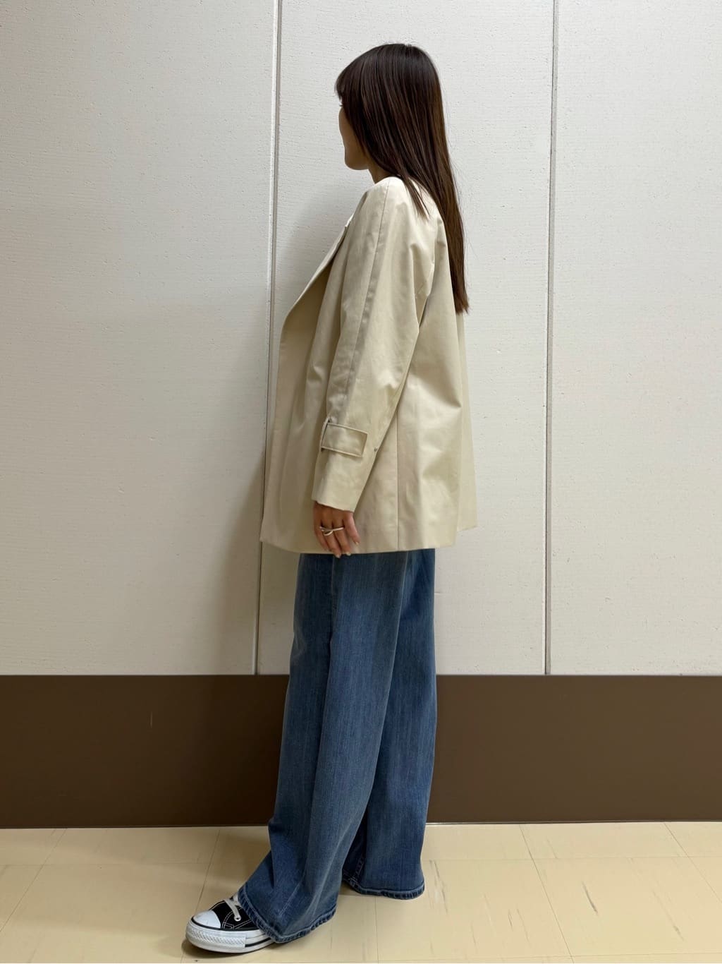 mamiさんの「INDIVI｜【洗える／レイヤードにおすすめ】シャーリングレース ロングTシャツ」を使ったコーディネート