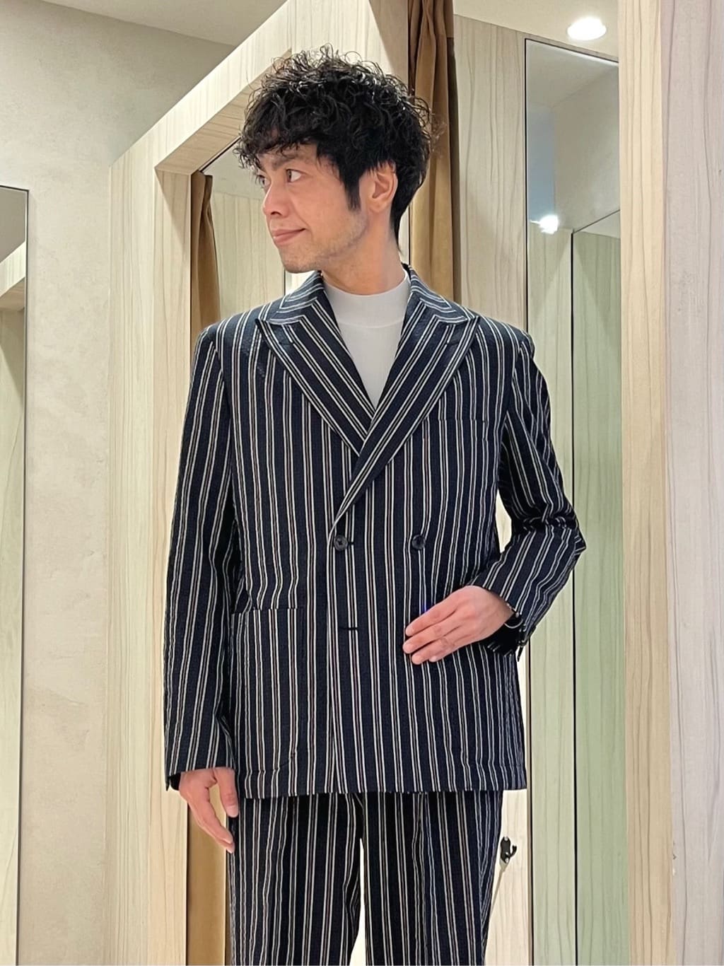 URAさんの「TAKEO KIKUCHI｜【BOWLER HAT LABEL】サッカーストライプ ダブルジャケット」を使ったコーディネート