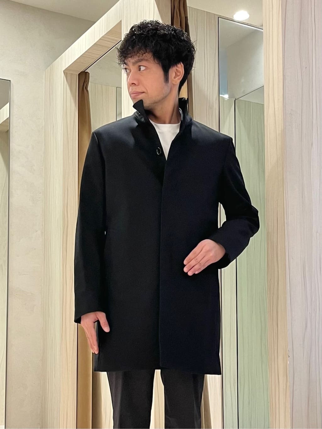 URAさんの「TAKEO KIKUCHI｜【ダウンライナー付き】ドビースタンドカラーコート」を使ったコーディネート