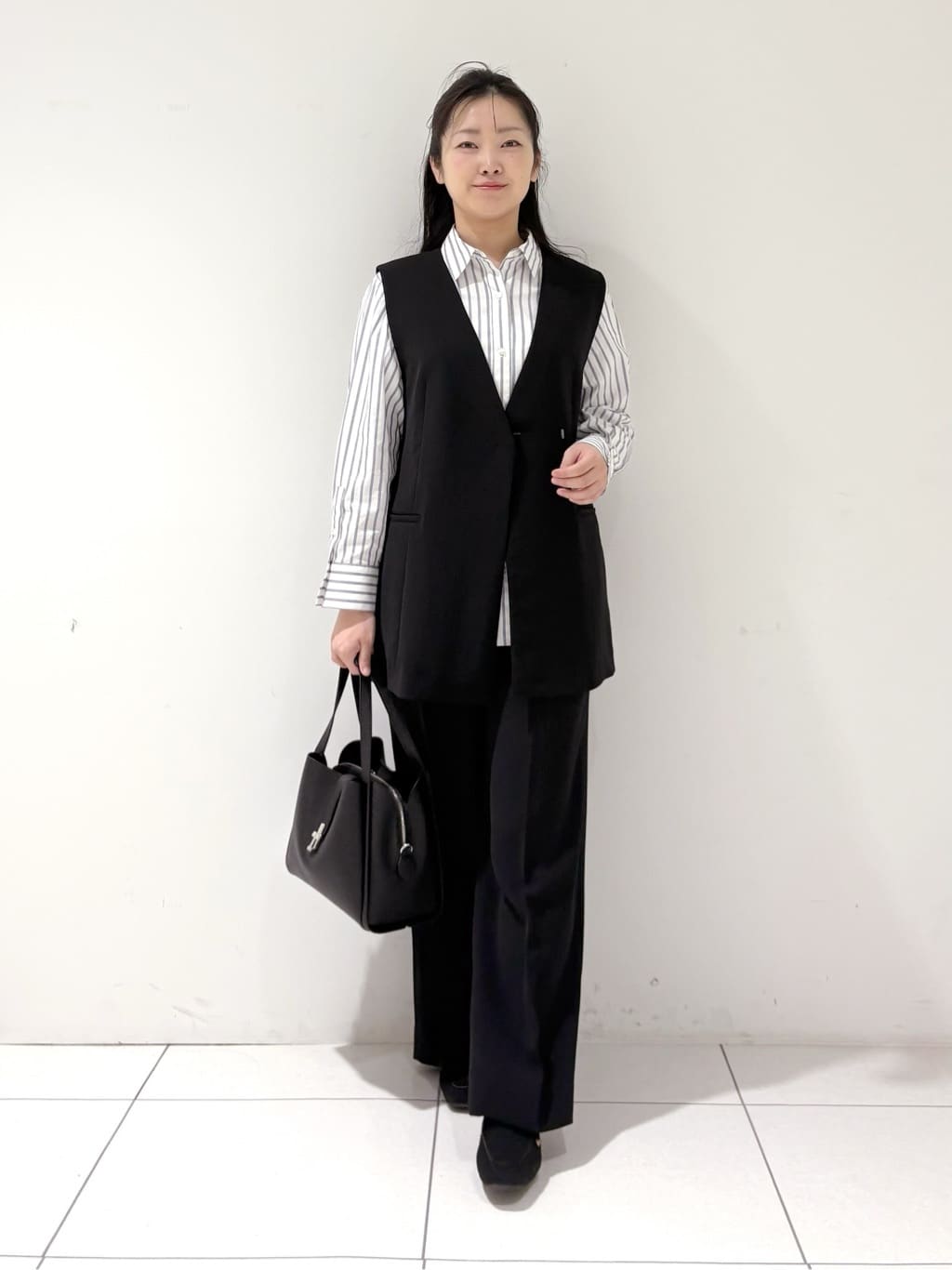 momokoさんの「INDIVI｜【洗える／多機能／SETUP可】着る日傘ジレジャケット」を使ったコーディネート