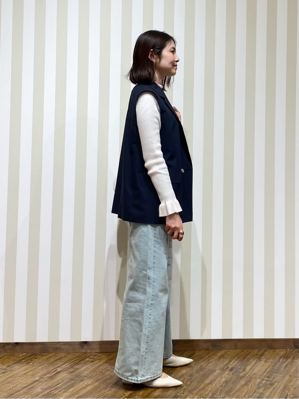 SAOさんの「SHOO･LA･RUE｜【セットアップ可/S-LL/洗濯機可】サッと羽織ってこなれ見え ダブルブレストジレ」を使ったコーディネート
