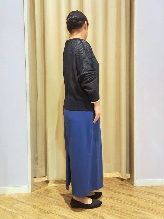 くまさんの「SHOO･LA･RUE｜【洗濯機可/S-LL】キーネックでお顔周りすっきり ざっくり編みカーディガン」を使ったコーディネート