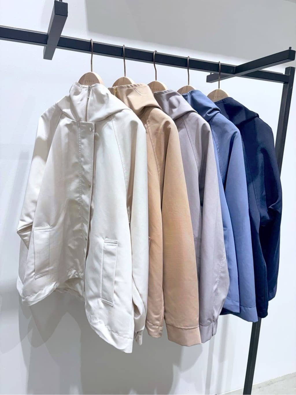 ＷＡさんの「grove｜【貴島明日香さん着用】【撥水】きれいめに着こなせるマウンテンパーカ」を使ったコーディネート