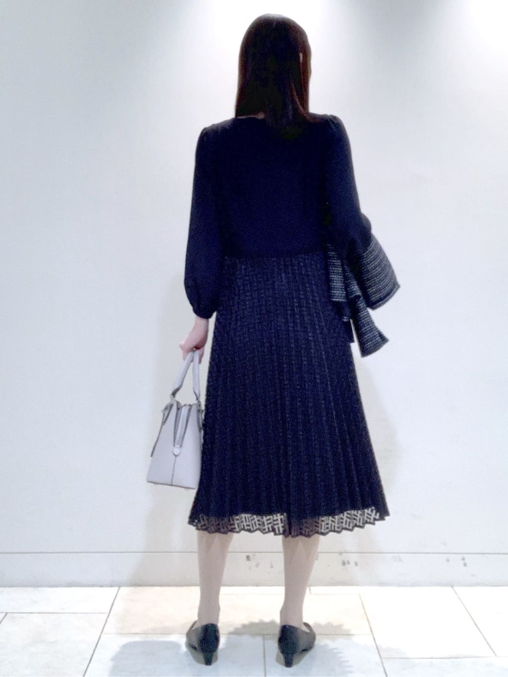 ヤマグチさんの「Reflect｜【SS-4Lサイズ】シフォン&times;幾何柄レースプリーツワンピース」を使ったコーディネート