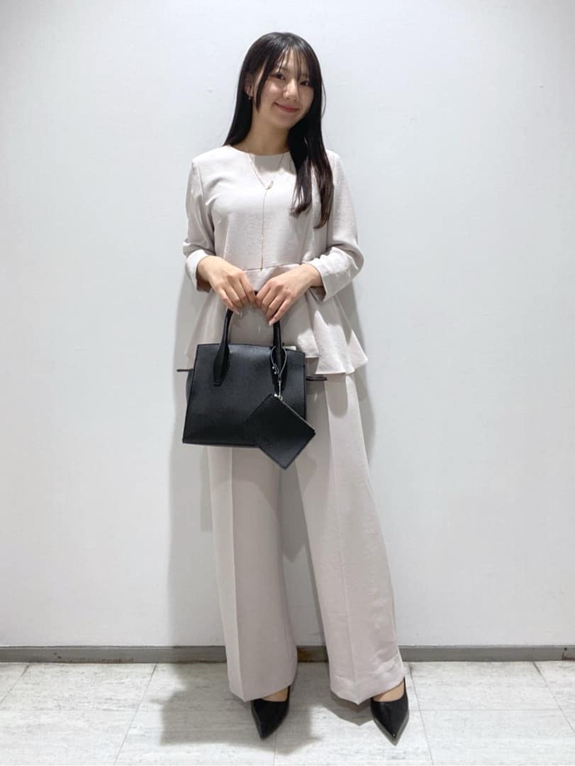 meiさんの「INDIVI｜【洗える／UVケア／SETUP可】着る日傘ペプラムブラウス」を使ったコーディネート