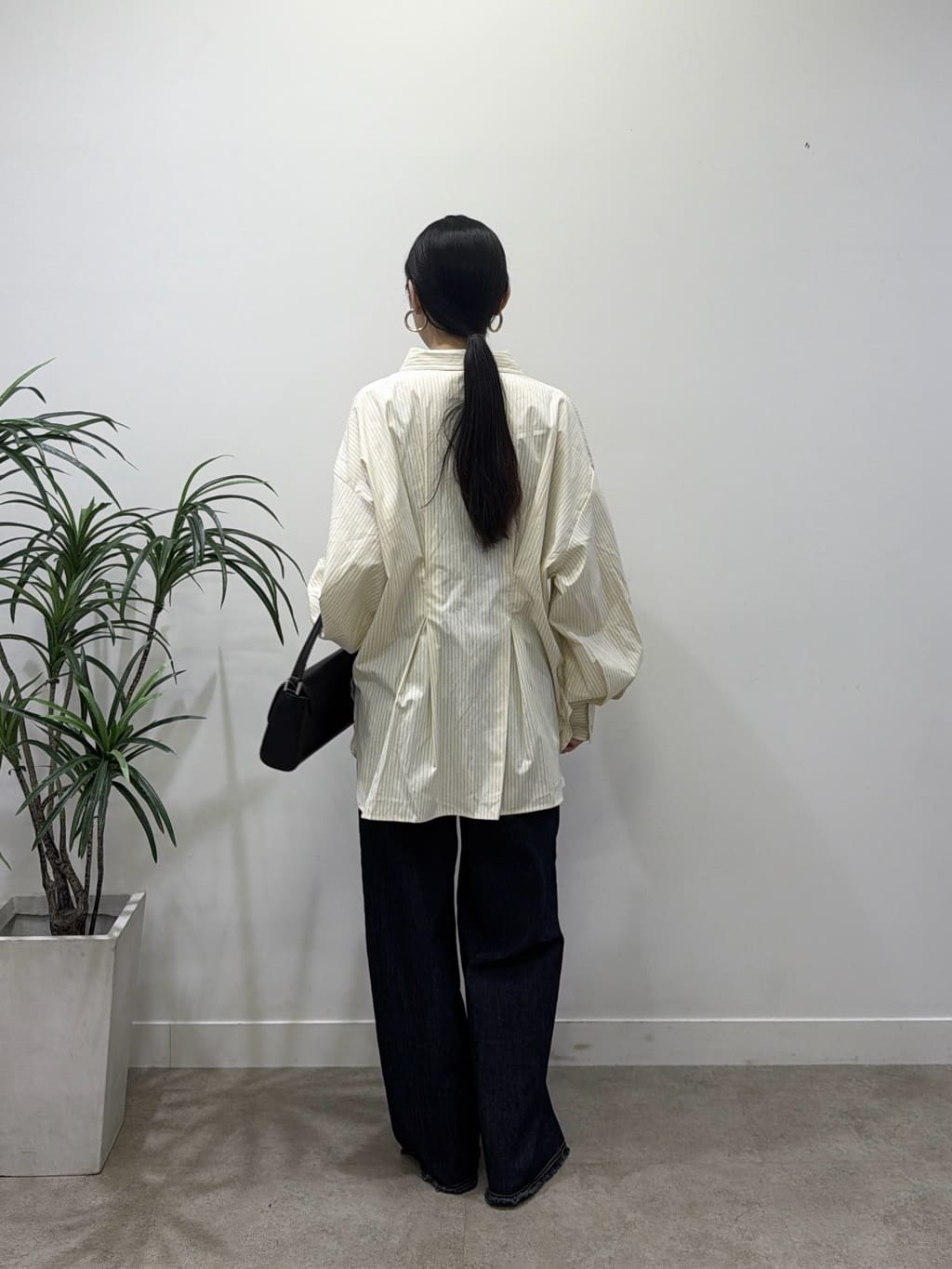rinaさんの「INDIVI｜ハイウエストカットオフデニム」を使ったコーディネート