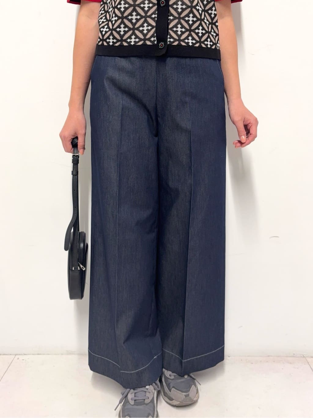Nishijimaさんの「DRESSTERIOR｜オーバーラップサークルニットシャツカーデ」を使ったコーディネート