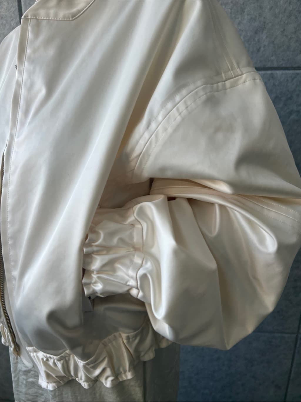 yukoさんの「CODE A｜satin bomber jacket」を使ったコーディネート