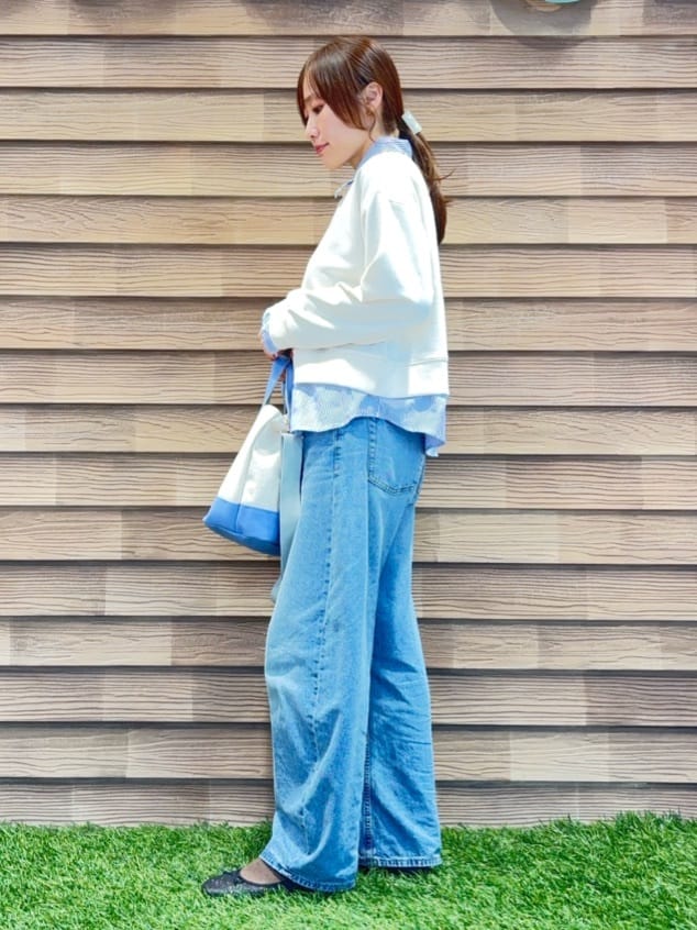 himiさんの「SHOO･LA･RUE｜【SHOO・LA・RUE DENIM/高レビュー】ゆるっと決まる こなれカーブデニムパンツ」を使ったコーディネート