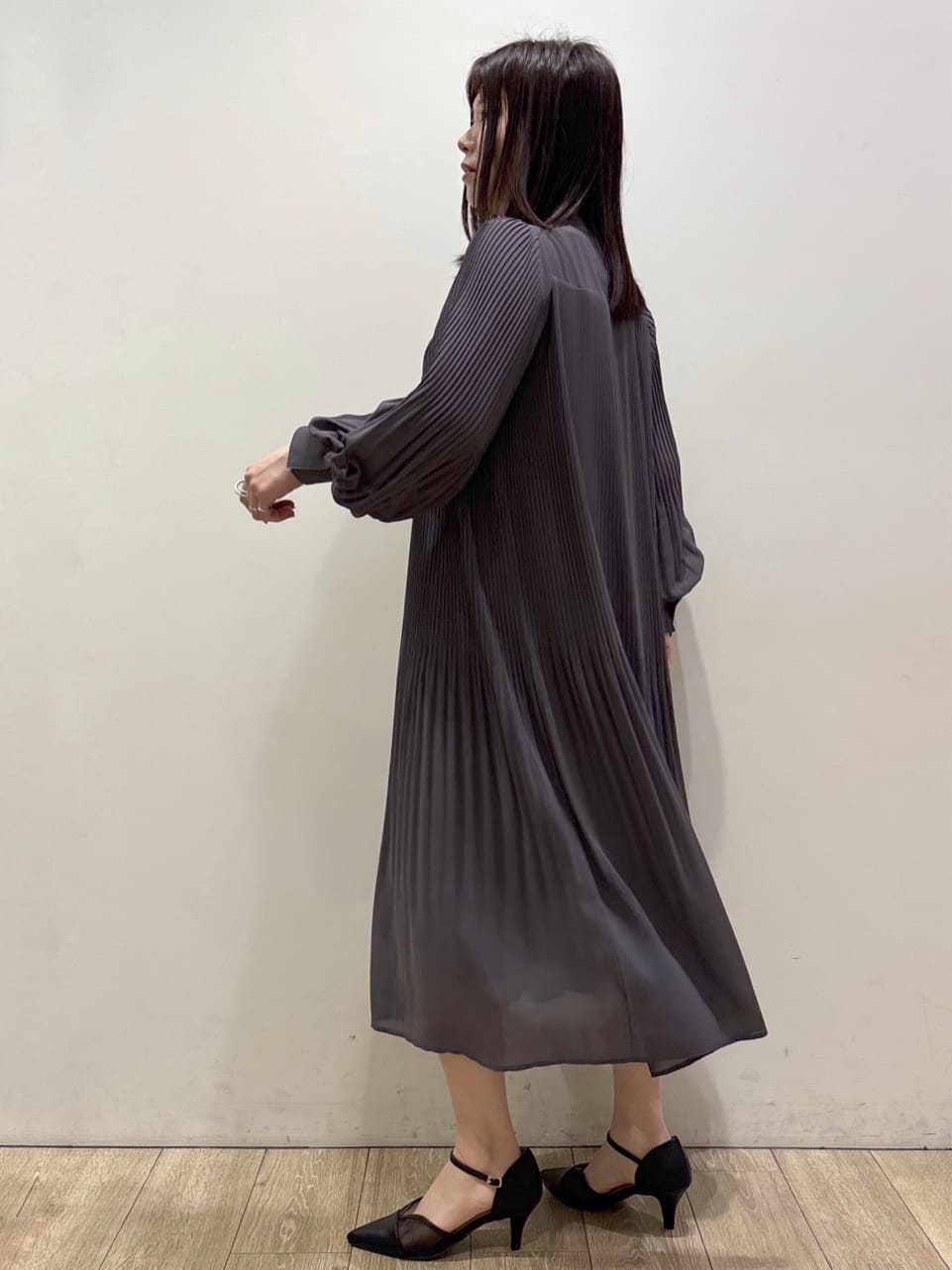 mameさんの「index｜ベルト付きプリーツフレアワンピース【洗濯機OK／イージーアイロン／防シワ】《5col》」を使ったコーディネート