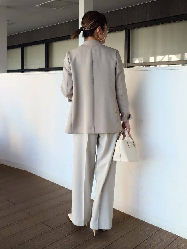 MUTSUKOさんの「UNTITLED｜【花柄/洗える】ボタニカルブラウス」を使ったコーディネート