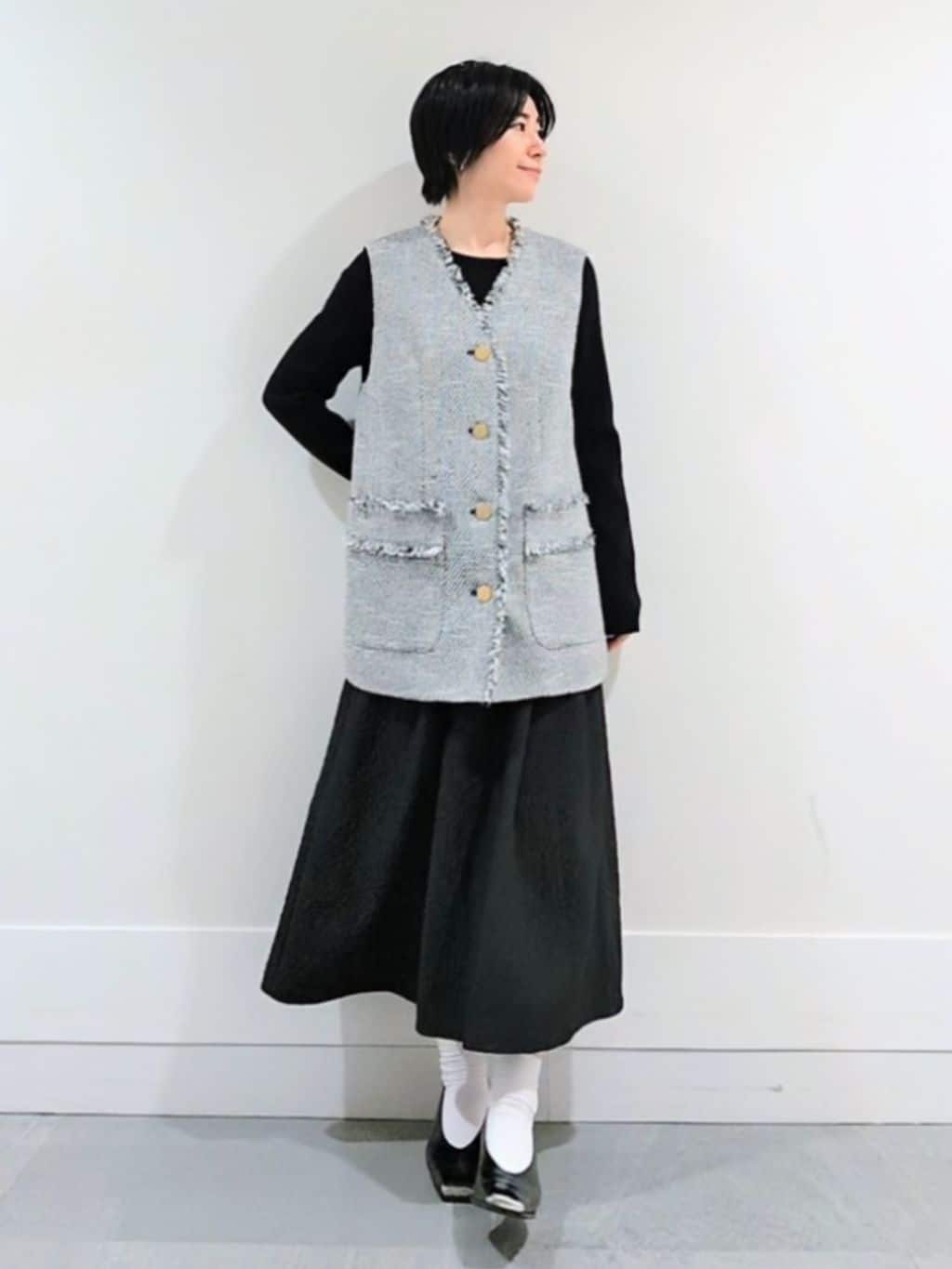 ミズタさんの「UNTITLED｜【オンオフ使える】スラブツイード ジレ」を使ったコーディネート