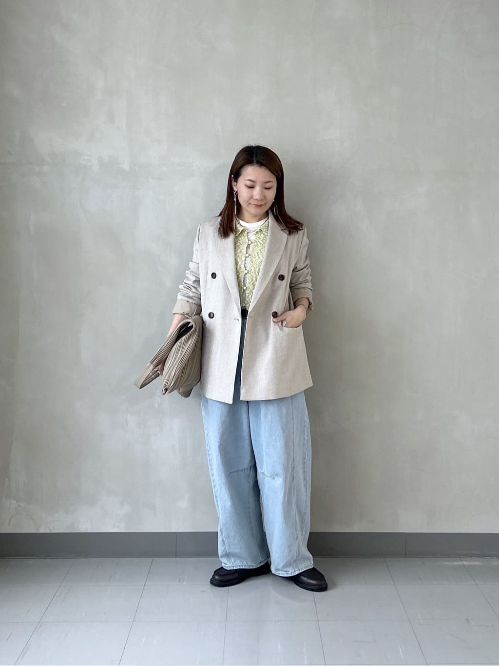 takaさんの「INDIVI｜ダブルブレストオーバージャケット」を使ったコーディネート