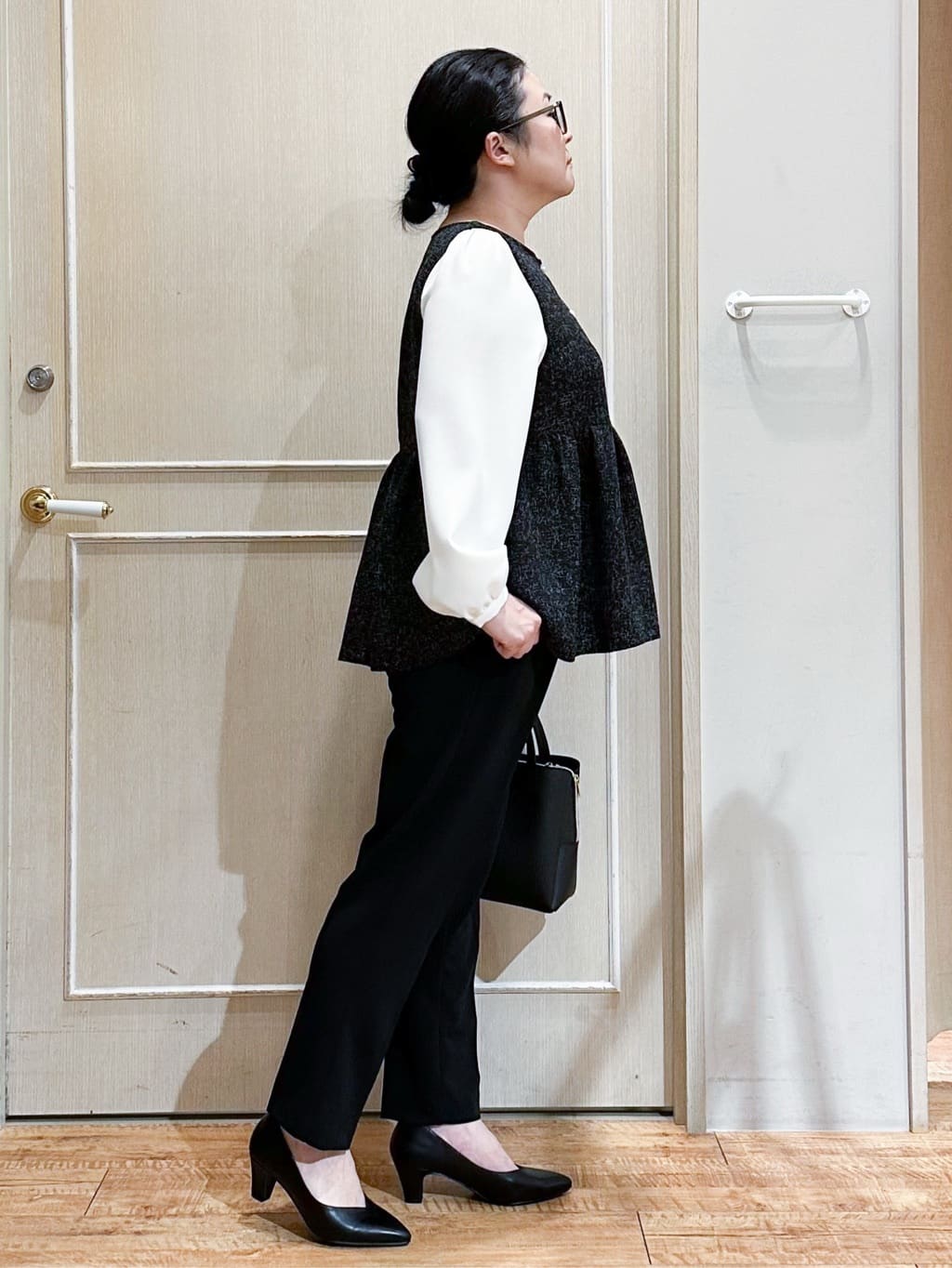 umeさんの「SHOO･LA･RUE｜【S-LL/撥水】通勤やお出かけにも活躍 ミドルトレンチコート」を使ったコーディネート