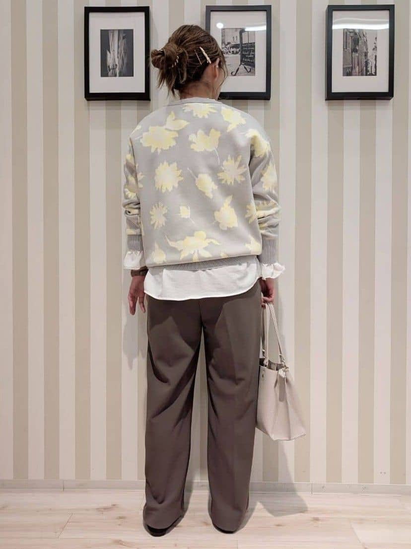 otaさんの「SHOO･LA･RUE｜【洗濯機可/S-LL】ゆるシルエット 甘すぎない　大人の花柄もちもちニット」を使ったコーディネート