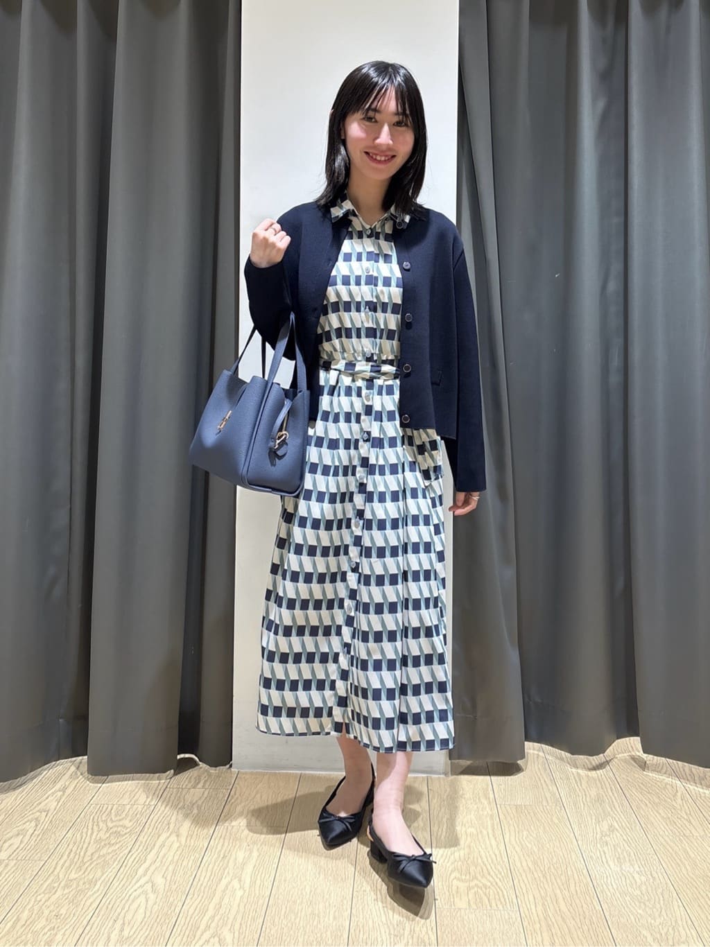 Yoshimiさんの「INDIVI｜【洗える／2WAY】ベルト付き ジオメトリック柄 シャツワンピース」を使ったコーディネート