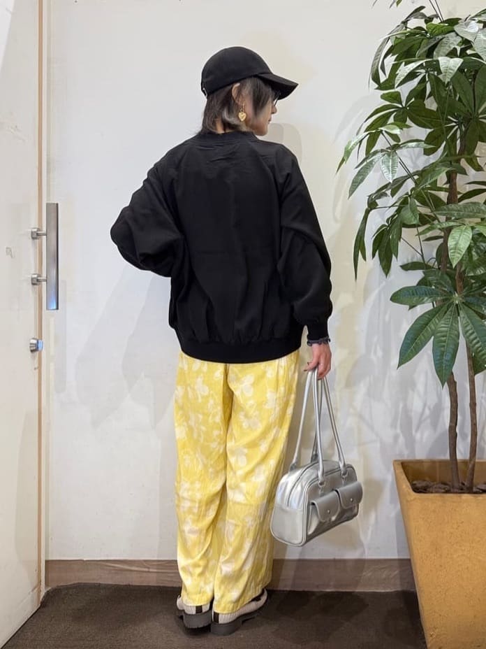 misakiさんの「SHOO･LA･RUE｜【洗濯機可/S-LL】さらっと快適　麻調ゆるリブブルゾン」を使ったコーディネート