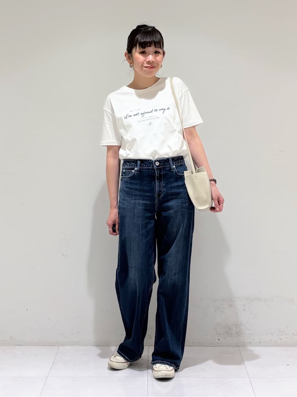 tsuyuさんの「INDIVI｜【合皮】スタッズ風メタルポシェットバッグ」を使ったコーディネート