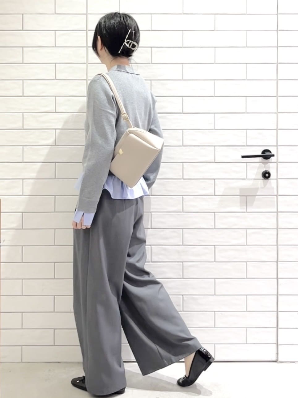 しおりさんの「OPAQUE.CLIP｜ポロ衿シャツドッキングニット【洗濯機OK】」を使ったコーディネート