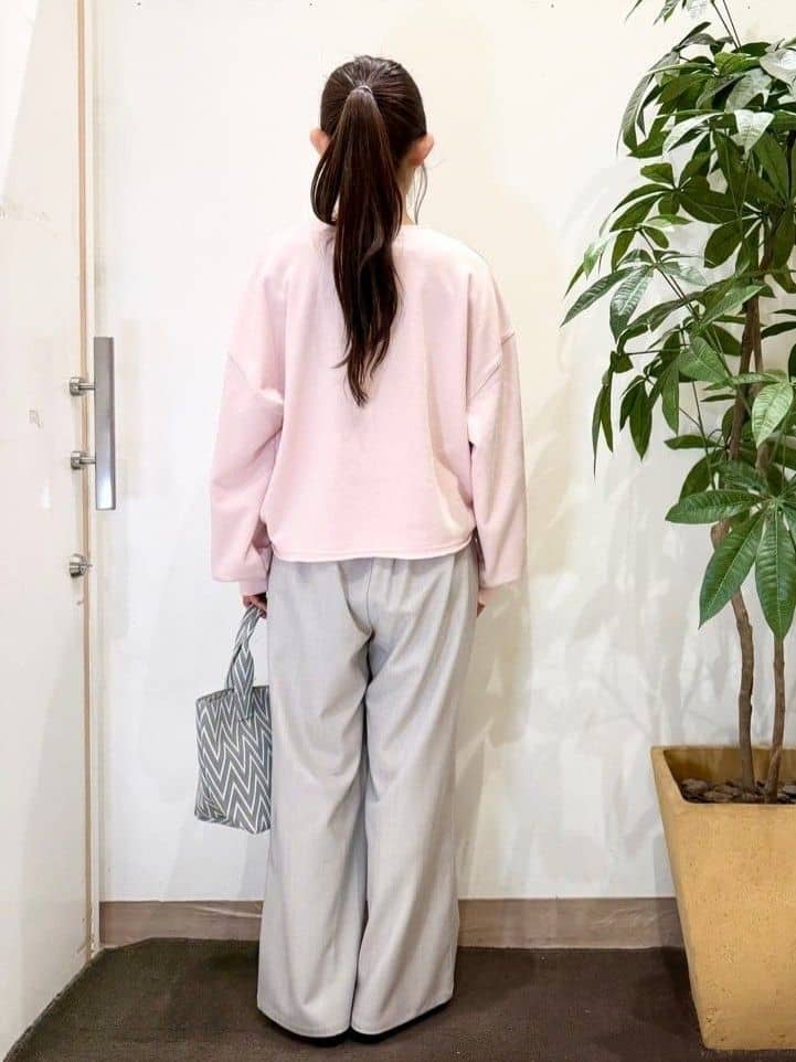 AYUMIさんの「SHOO･LA･RUE｜【洗濯機可/S-LL】コーデの主役になる ロゴアソート 裏毛スウェット」を使ったコーディネート