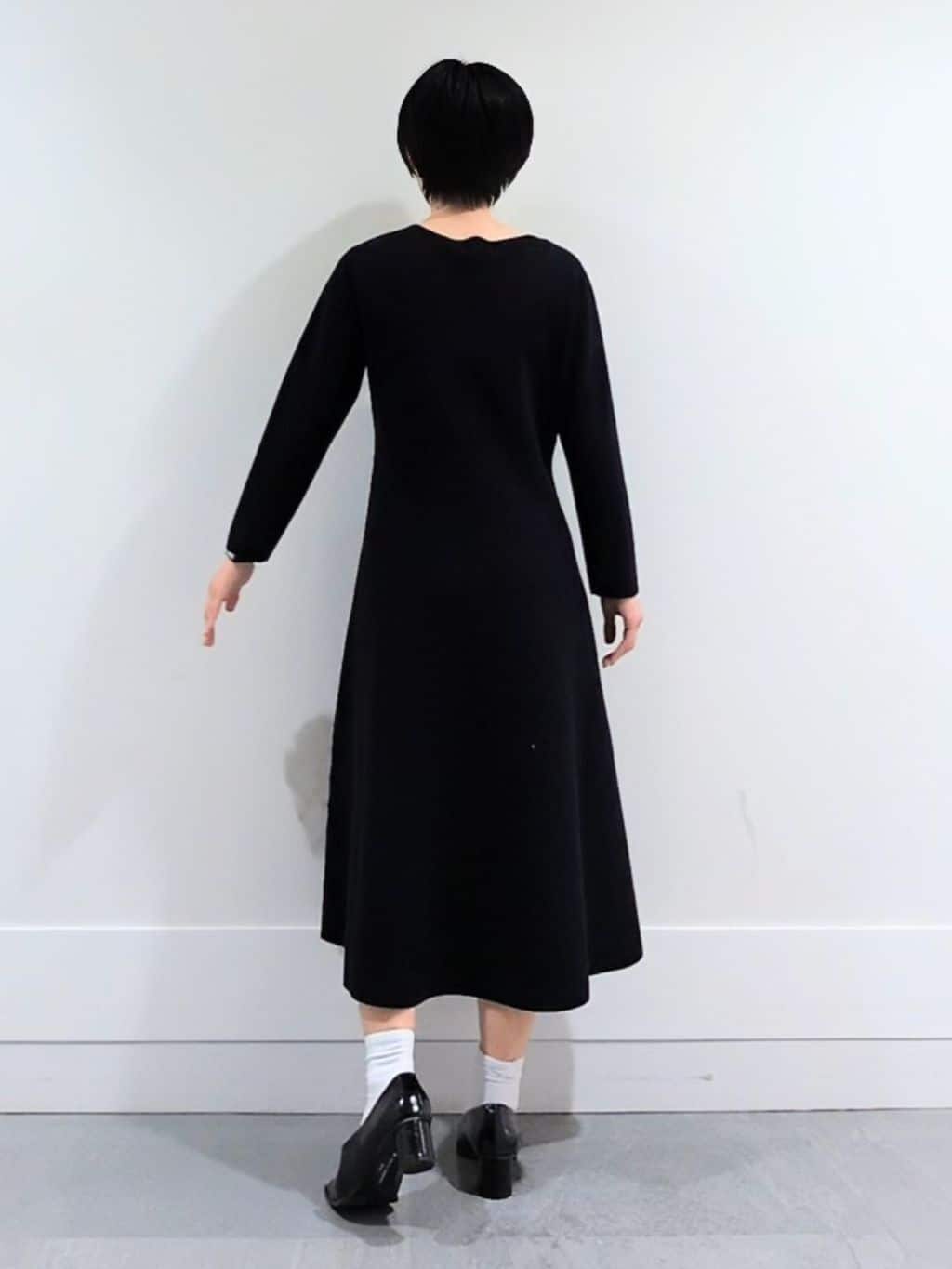 ミズタさんの「UNTITLED｜【洗える/ストレッチ性/フォーマル】ニットワンピース」を使ったコーディネート