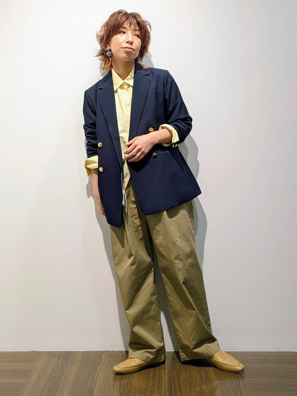 4410さんの「THE SHOP TK｜【通勤にもデイリーにも】CAVIAN 金ボタンダブルブレストジャケット」を使ったコーディネート
