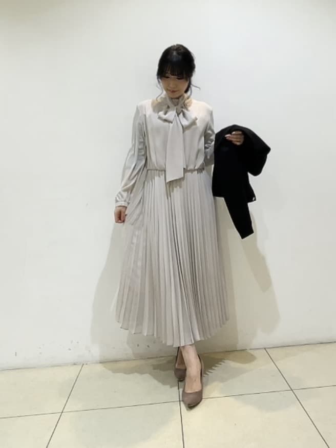 watanabeさんの「UNTITLED｜◆【フォーマル/洗える】ボウタイ プリーツワンピース」を使ったコーディネート