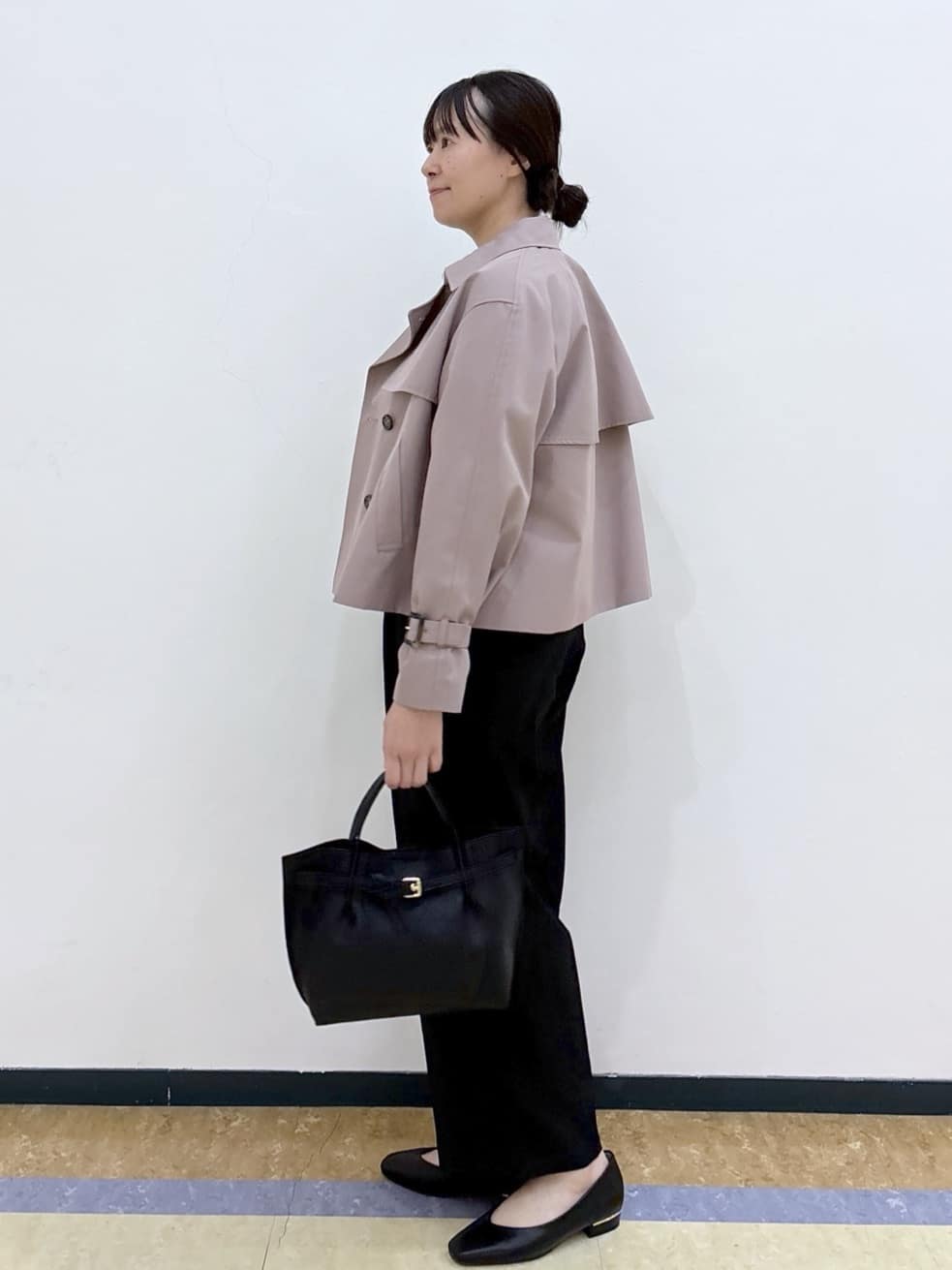 akariさんの「index｜キャンディスリーブショートトレンチコート【洗濯機OK／撥水／防花粉】《5col》」を使ったコーディネート