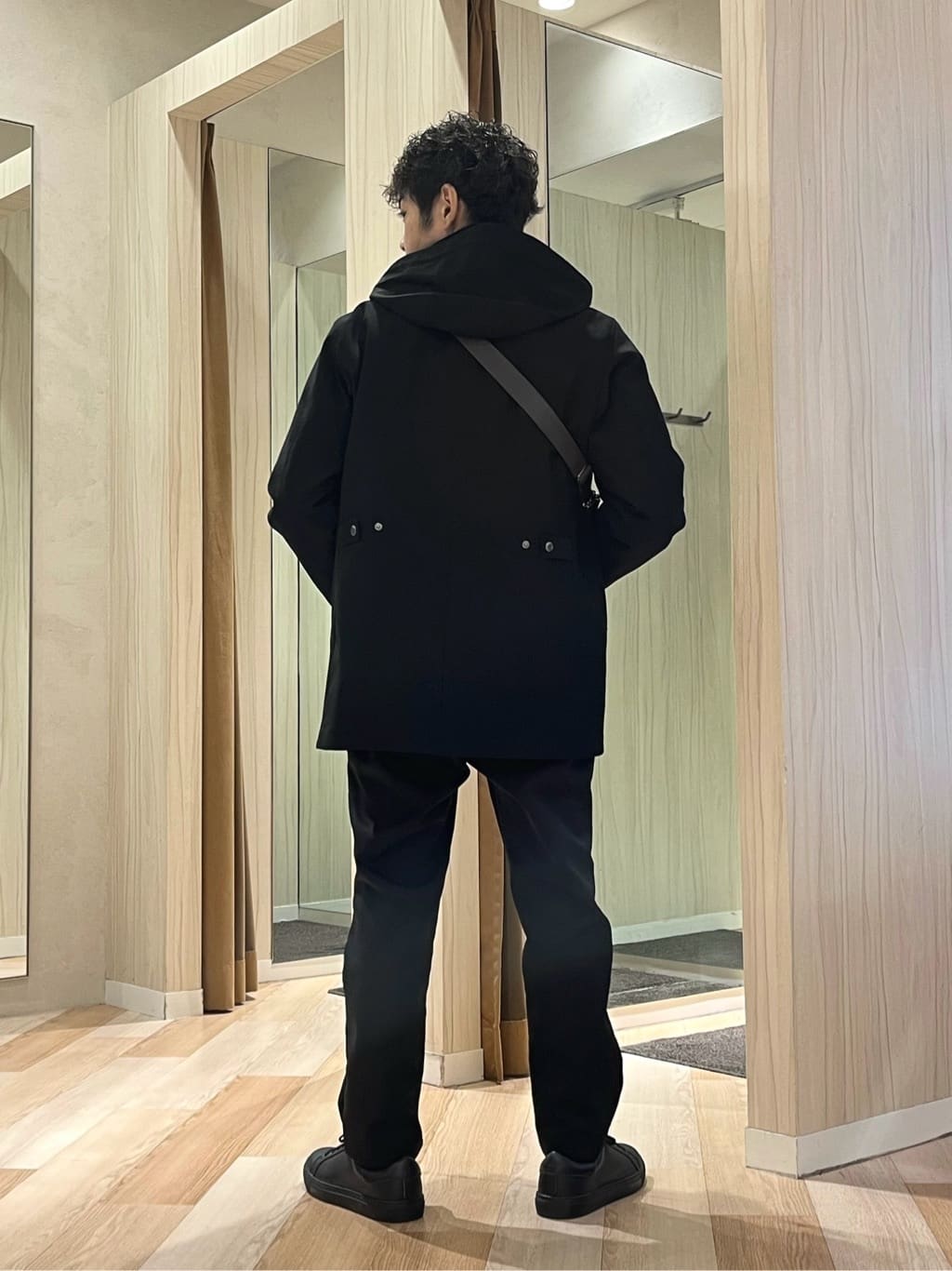 URAさんの「TAKEO KIKUCHI｜【Air Palette Knit】ワンポイント カラーニット プルオーバー」を使ったコーディネート