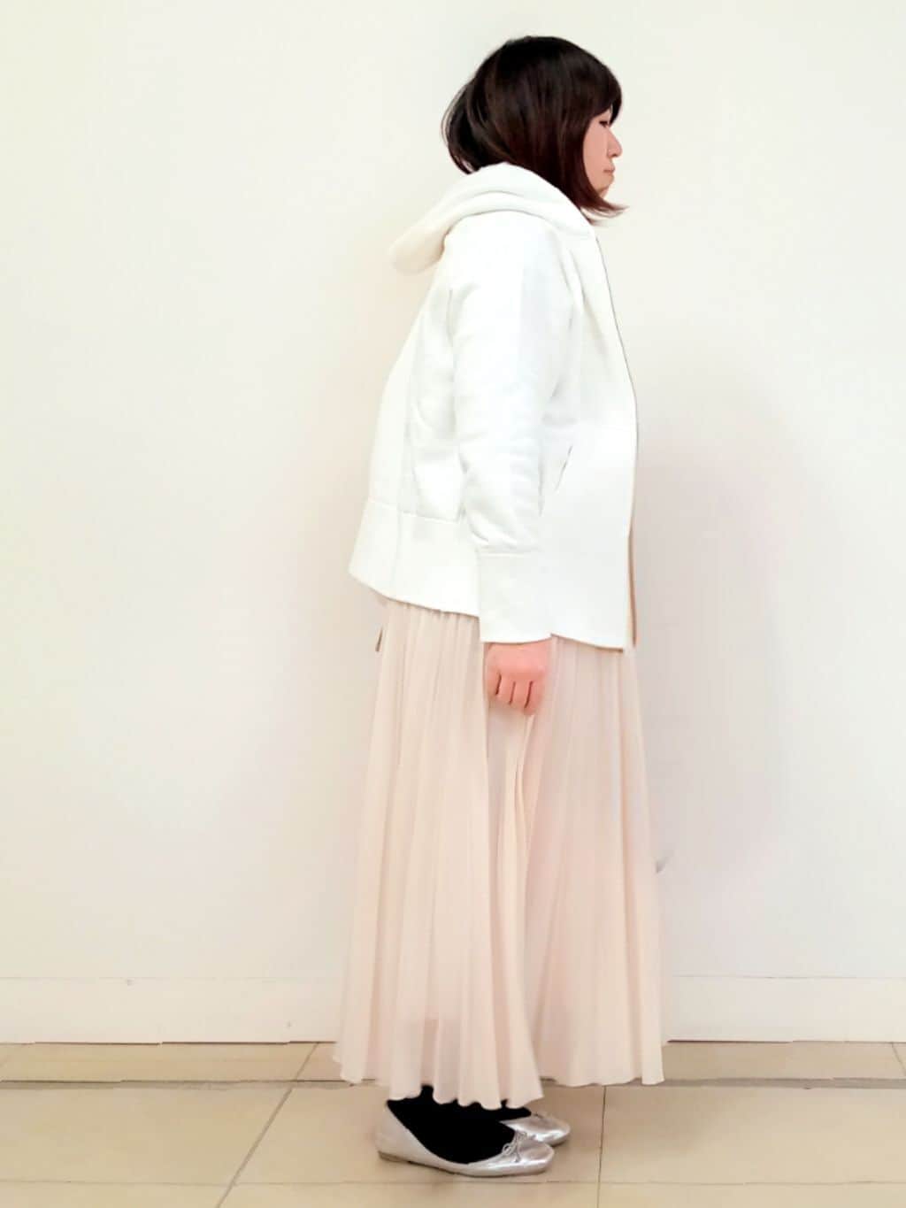 emiさんの「DRESSTERIOR｜【ウォッシャブル/撥水素材】Aラインショートトレンチジャケット」を使ったコーディネート