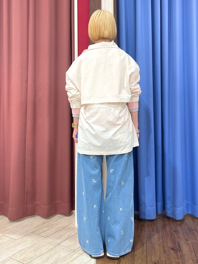 るるさんの「SHOO･LA･RUE｜【防花粉/S-LL】ウエストマークですっきり見え　軽やかスタンドブルゾン」を使ったコーディネート