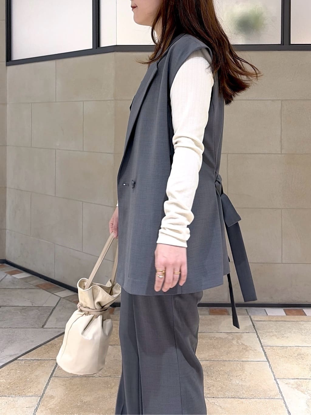 よねさんの「INDIVI｜Comfy SET UP｜ベルテッドジレ【セットアップ対応／通勤／カセット服／接触冷感／UVカット】」を使ったコーディネート