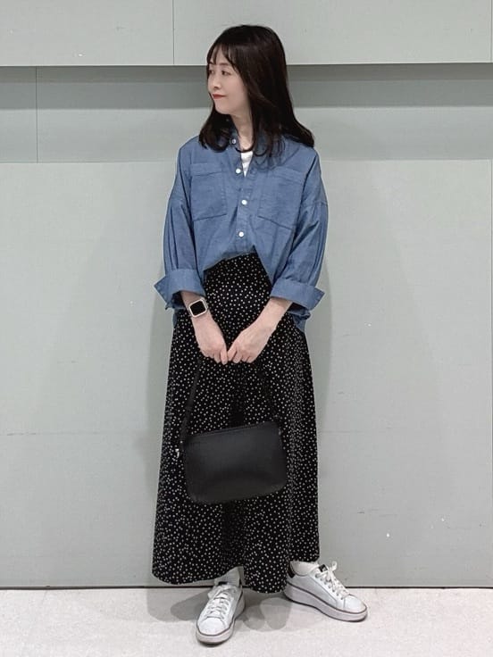 makiさんの「UNTITLED｜◆【コットン100%/洗える】エアリーデニムシャツ」を使ったコーディネート