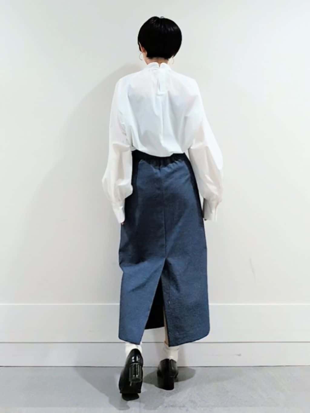 ミズタさんの「UNTITLED｜【洗える/後ろウエストゴム】オックスアイラインスカート」を使ったコーディネート