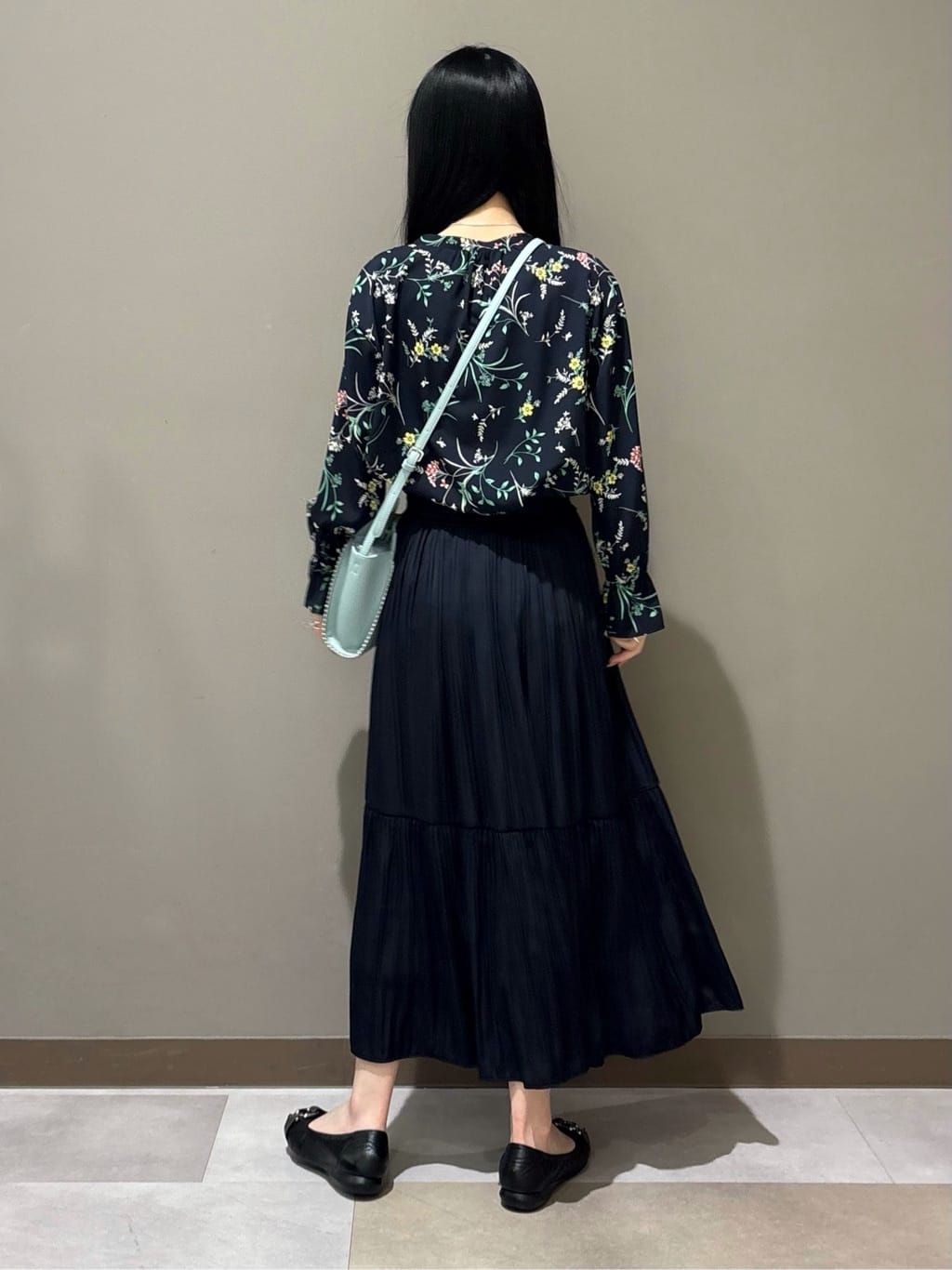 KEIKOさんの「INDIVI｜【SETUP可能】モダンフラワー柄キャンディスリーブブラウス」を使ったコーディネート