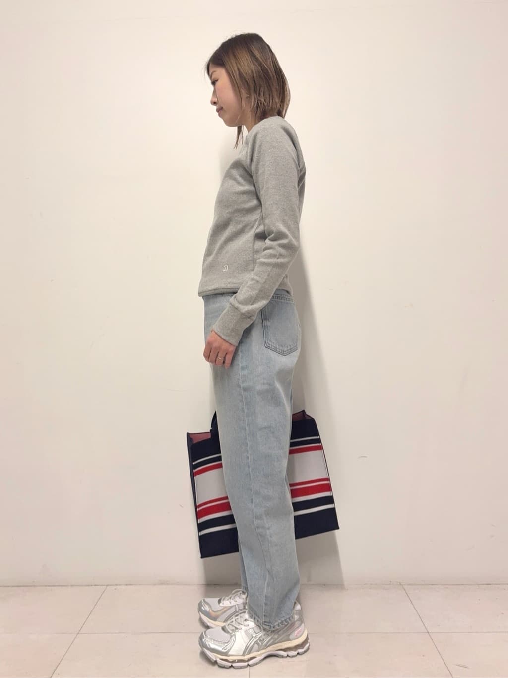 Nishijimaさんの「DRESSTERIOR｜RED CARD TOKYO（レッドカードトーキョー）JAZZルーズテーパードデニムパンツ」を使ったコーディネート