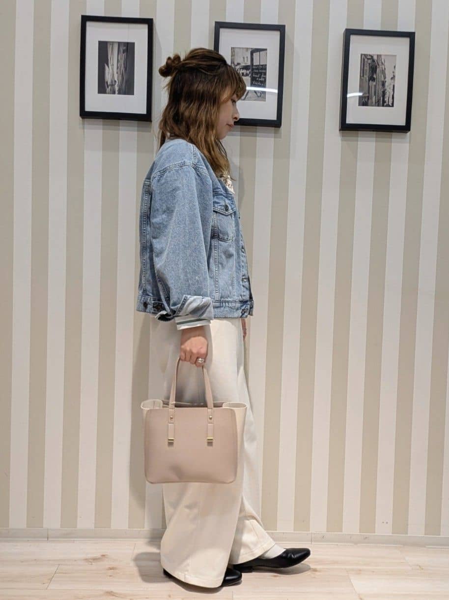 otaさんの「SHOO･LA･RUE｜【SHOO・LA・RUE DENIM】羽織るだけでこなれる　オーバーサイズデニムジャケット」を使ったコーディネート