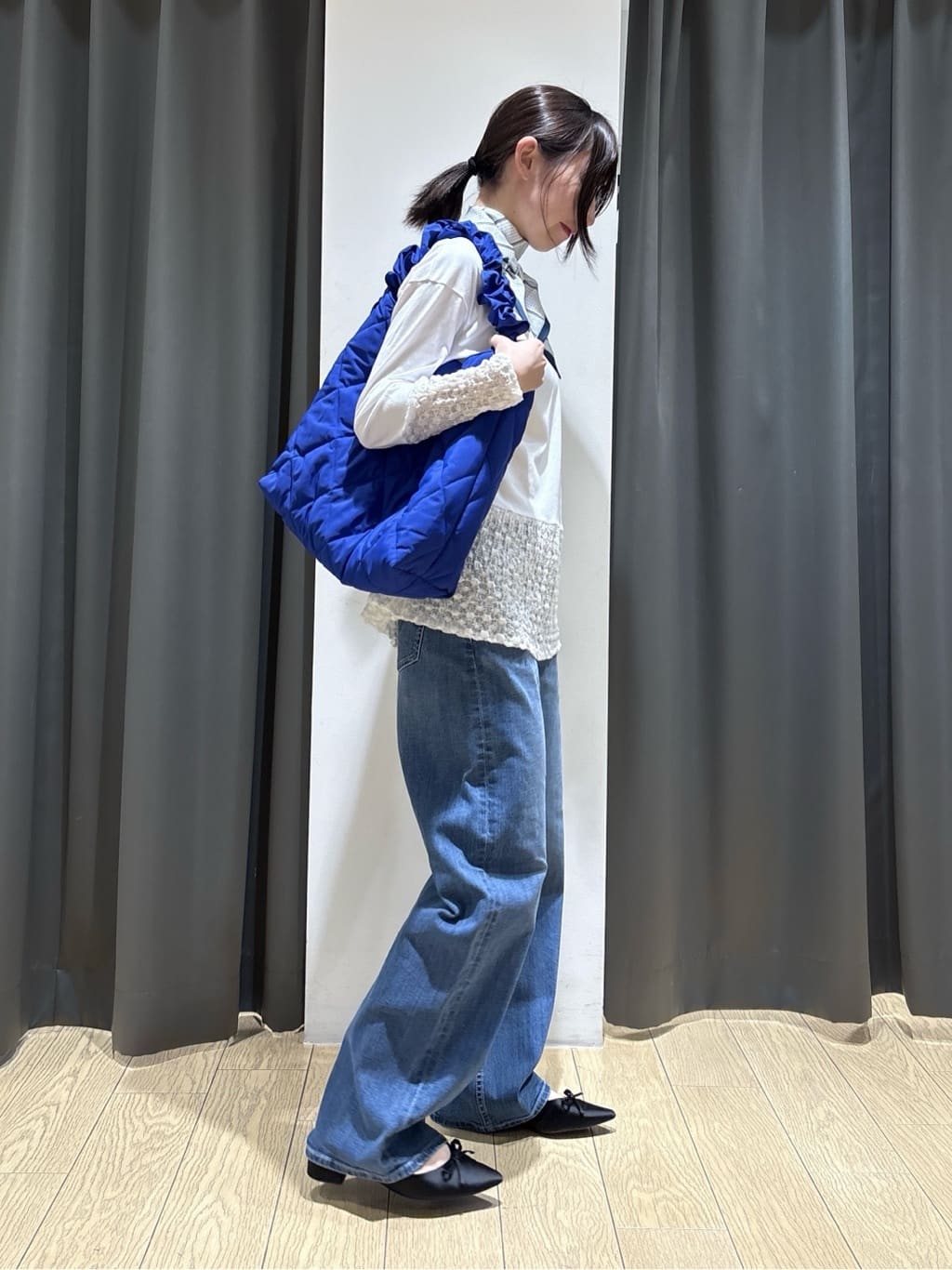 Yoshimiさんの「INDIVI｜【褒められデニム】ワイドストレート デニムパンツ」を使ったコーディネート