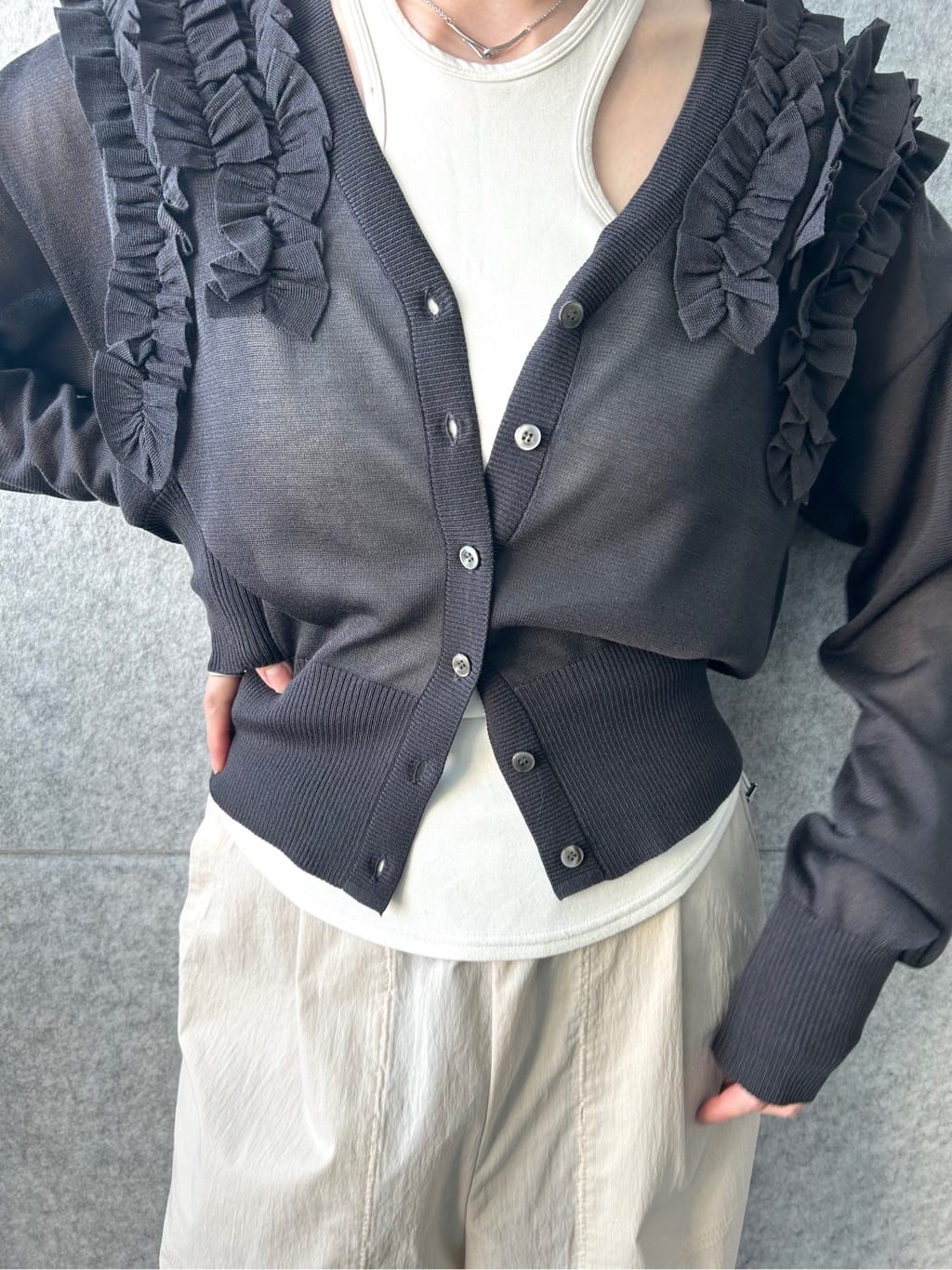honoka Aさんの「CODE A｜3way frill cardigan」を使ったコーディネート