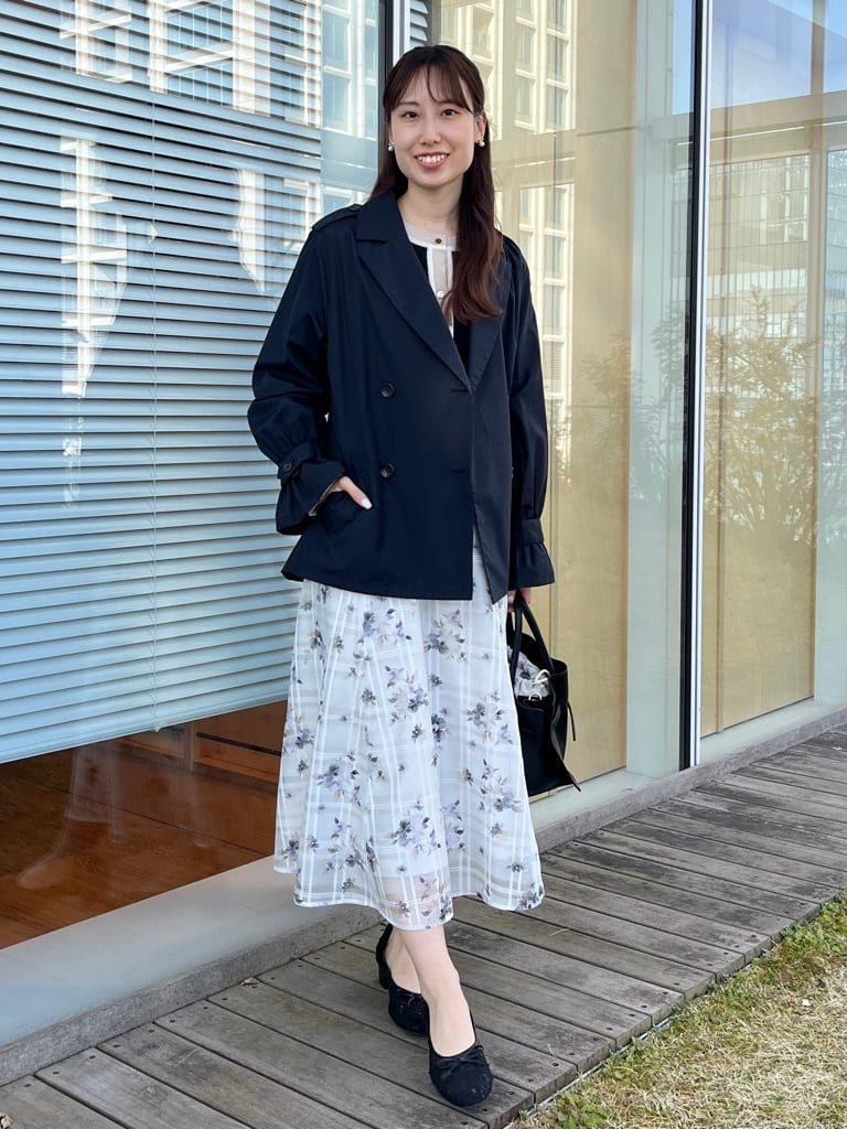 はばさんの「Couture brooch｜【撥水・洗える】ハーフ トレンチコート」を使ったコーディネート