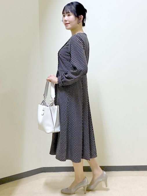  beni_gingerさんの「Reflect｜【通勤/お出かけ◎】ジオメプリントクラシカルワンピース」を使ったコーディネート