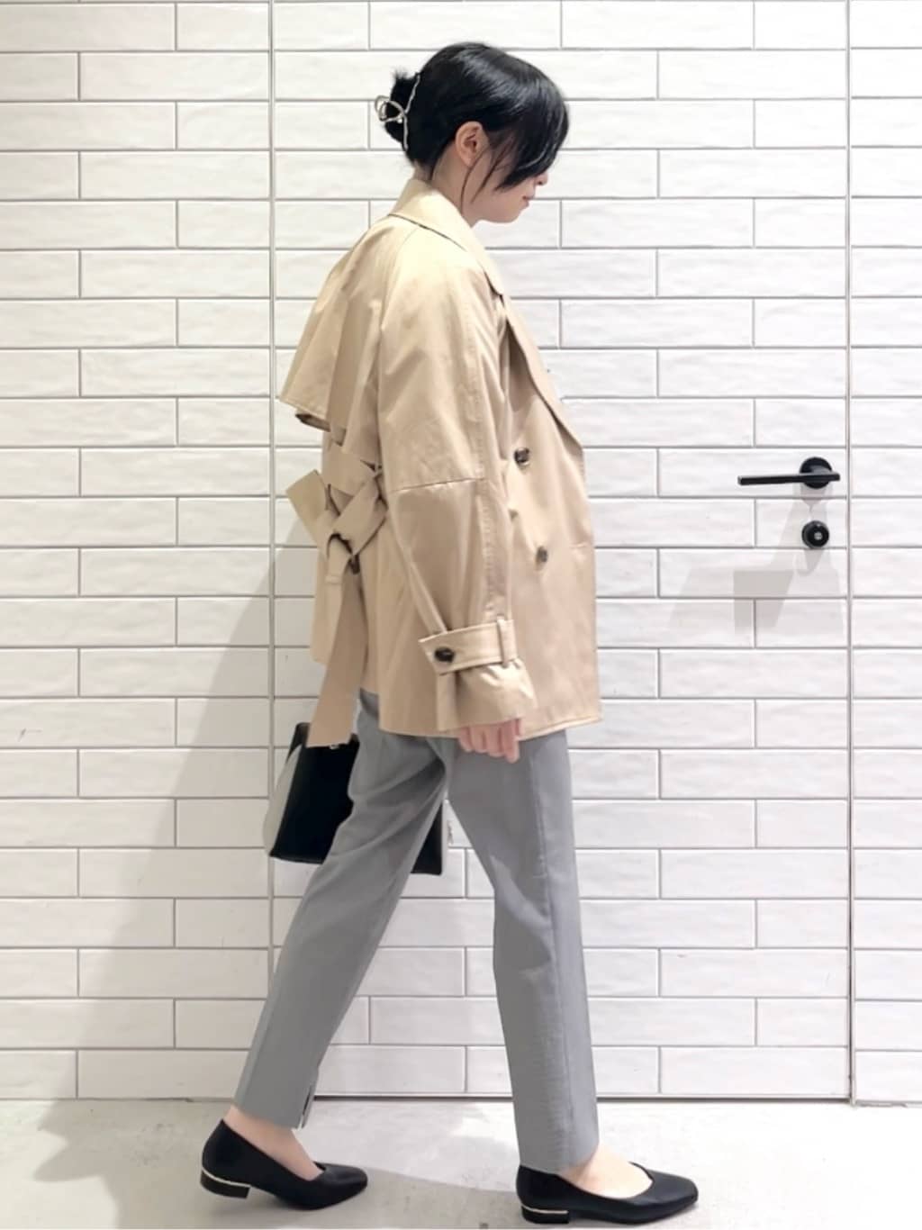 しおりさんの「OPAQUE.CLIP｜ミドルトレンチコート【洗濯機OK】」を使ったコーディネート